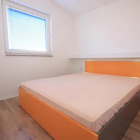 Apartment With Parking Space Mandre, Pag - 9354 Kolan
