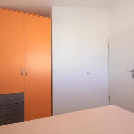 Apartment With Parking Space Mandre, Pag - 9354 Kolan
