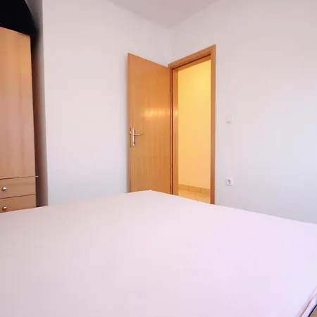 Apartment With Parking Space Mandre, Pag - 9354 Kolan