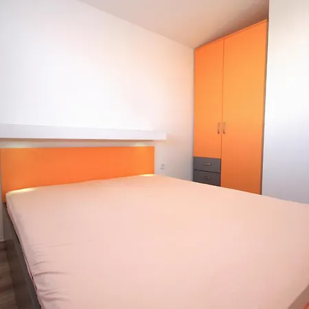 Apartment With Parking Space Mandre, Pag - 9354 Kolan